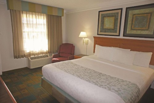 La Quinta Inn by Wyndham Austin Oltorf - image 12
