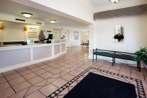 La Quinta Inn by Wyndham Austin Oltorf - image 13