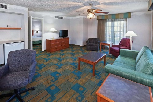 La Quinta Inn by Wyndham Austin Oltorf - image 14