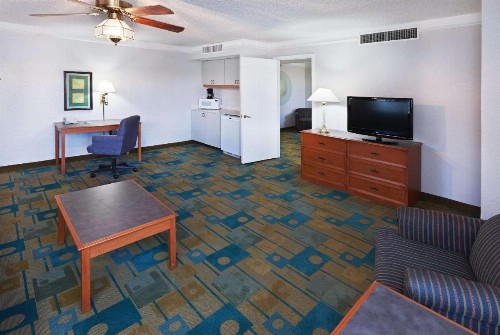 La Quinta Inn by Wyndham Austin Oltorf - image 17