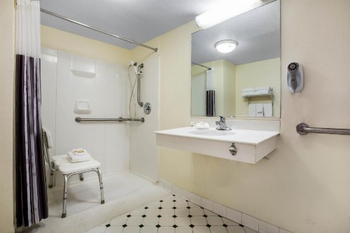 La Quinta Inn by Wyndham Austin Oltorf - image 18