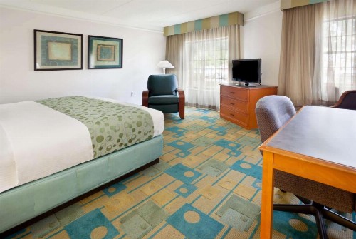 La Quinta Inn by Wyndham Austin Oltorf - image 27