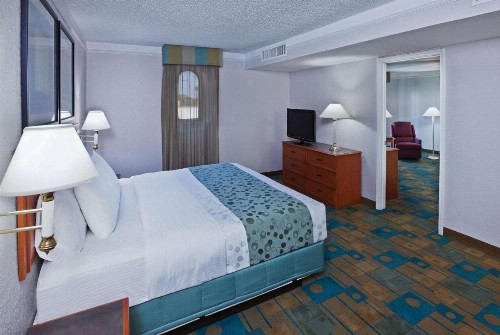 La Quinta Inn by Wyndham Austin Oltorf - image 4