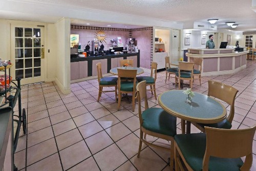 La Quinta Inn by Wyndham Austin Oltorf - image 5
