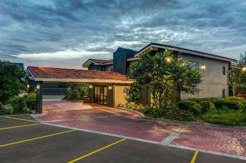 La Quinta Inn by Wyndham Austin University Area - image 27