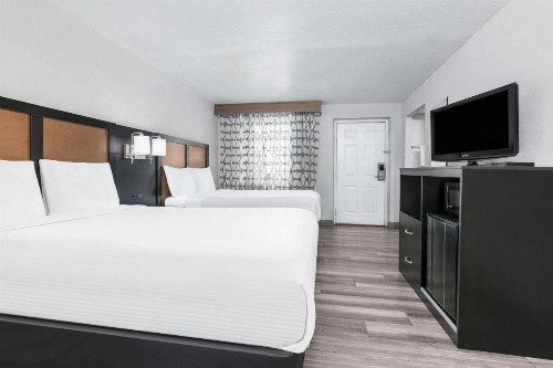 La Quinta Inn by Wyndham Austin University Area - image 38