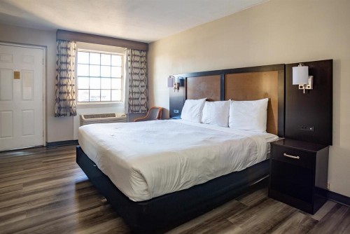 La Quinta Inn by Wyndham Austin University Area - image 42