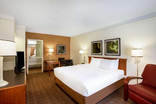 La Quinta Inn by Wyndham Austin Capitol / Downtown - image 10