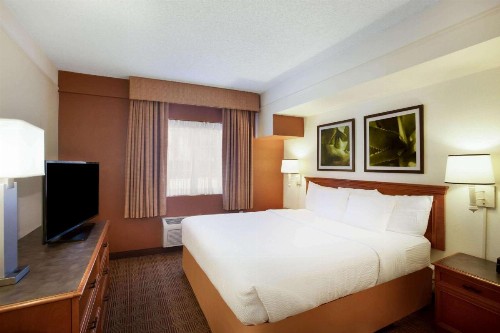 La Quinta Inn by Wyndham Austin Capitol / Downtown - image 15