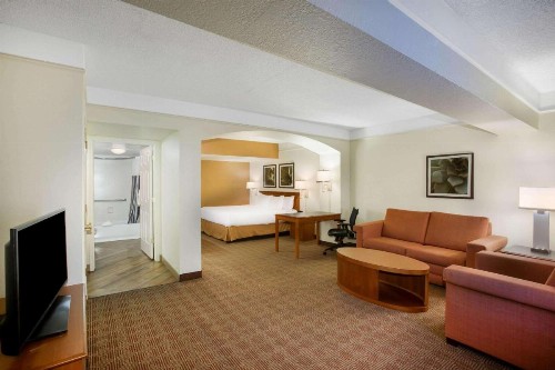 La Quinta Inn by Wyndham Austin Capitol / Downtown - image 18