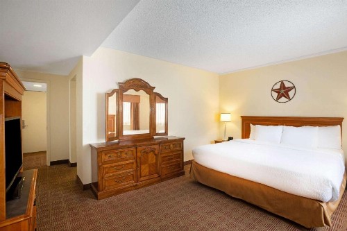La Quinta Inn by Wyndham Austin Capitol / Downtown - image 19