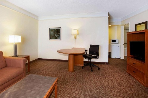 La Quinta Inn by Wyndham Austin Capitol / Downtown - image 26