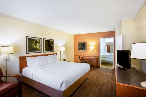 La Quinta Inn by Wyndham Austin Capitol / Downtown - image 3