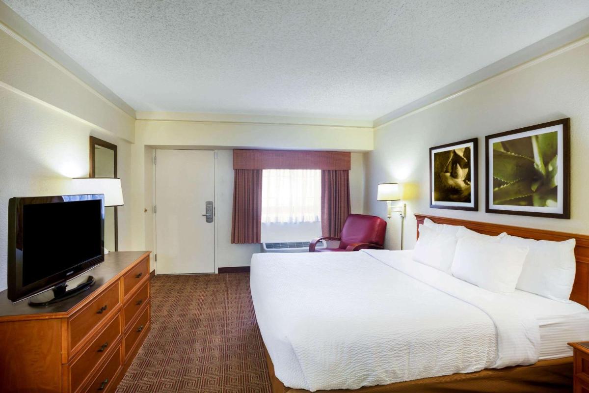 La Quinta Inn by Wyndham Austin Capitol / Downtown - image 7