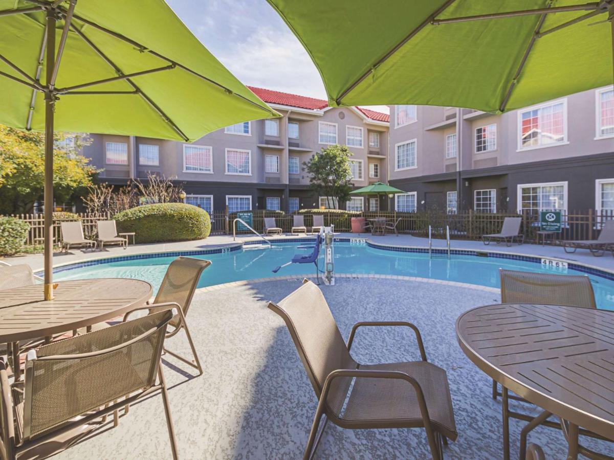 La Quinta by Wyndham Austin at The Domain - image 4