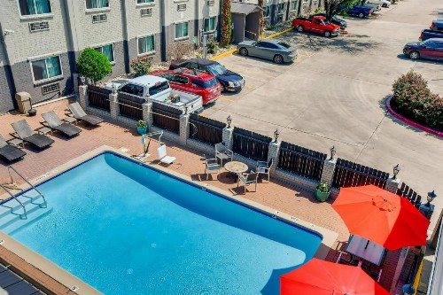 Orangewood Inn and Suites Midtown - image 2
