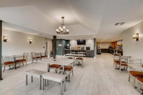 Orangewood Inn and Suites Midtown - image 29