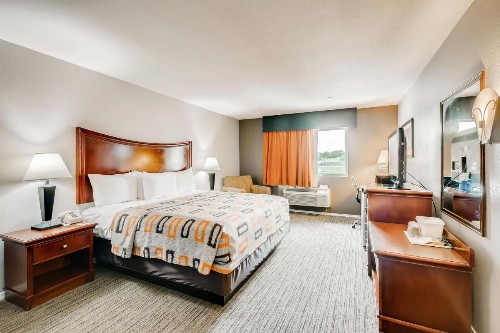 Orangewood Inn and Suites Midtown - image 36
