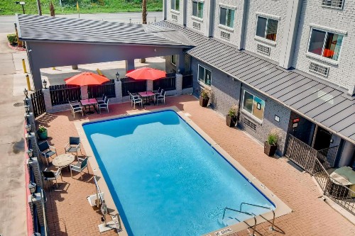 Orangewood Inn and Suites Midtown - image 45