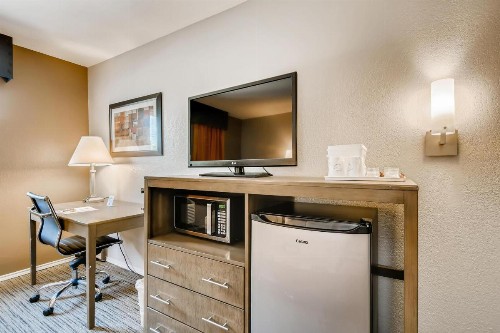 Orangewood Inn and Suites Midtown - image 7