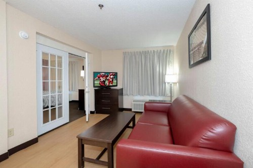 Red Roof Inn PLUS+ Austin South - image 21