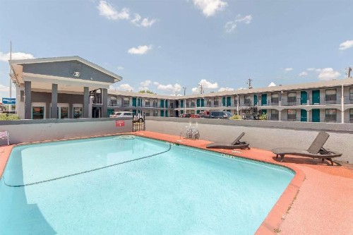 Rodeway Inn University/Downtown - image 12