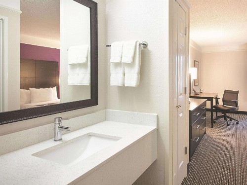 La Quinta by Wyndham Austin Round Rock - image 31