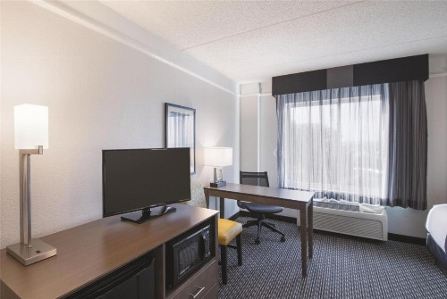 La Quinta by Wyndham Austin Airport - image 26