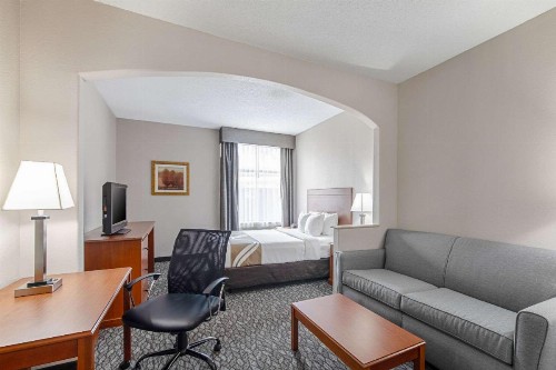 Quality Suites - image 16