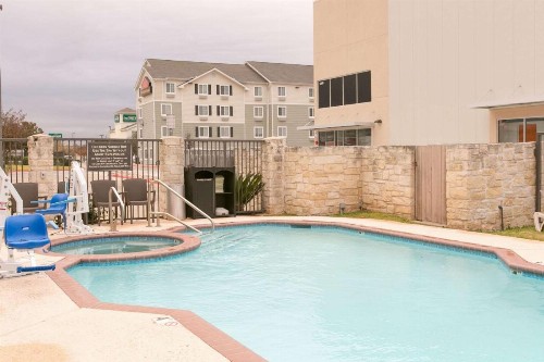 Comfort Suites Austin NW Lakeline - image 16