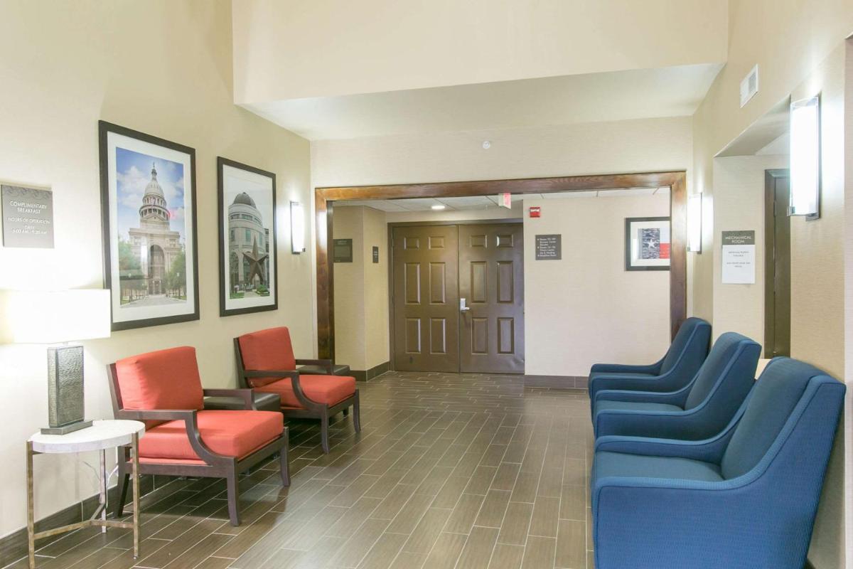 Comfort Suites Austin NW Lakeline - image 3