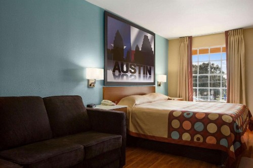 Super 8 by Wyndham Austin Downtown/Capitol Area - image 14