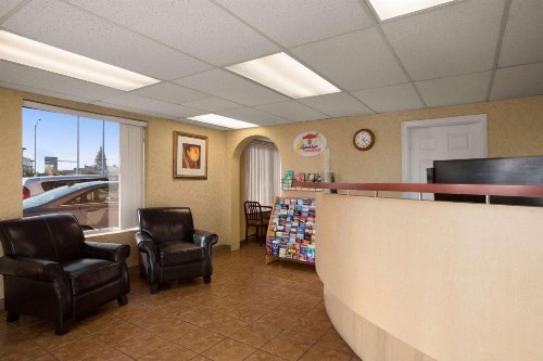 Super 8 by Wyndham Austin Downtown/Capitol Area - image 8