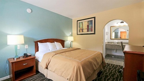 Travelodge by Wyndham Austin South - image 2