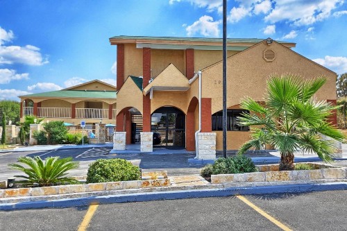 Travelodge by Wyndham Austin South - image 4