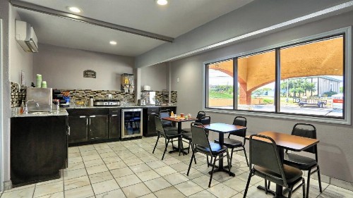 Travelodge by Wyndham Austin South - image 6