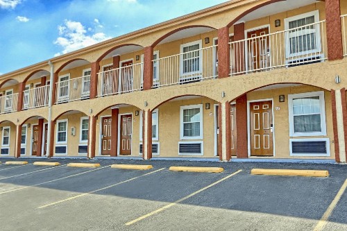 Travelodge by Wyndham Austin South - image 9