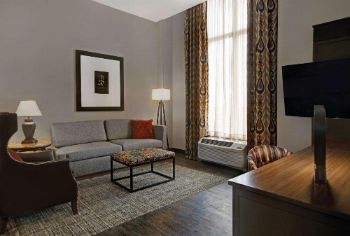 Hampton Inn and Suites Austin University Capitol - image 21