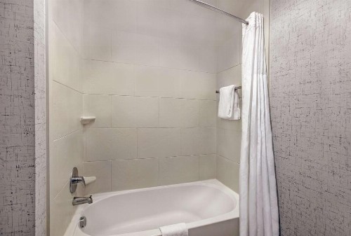 Hampton Inn and Suites Austin University Capitol - image 23