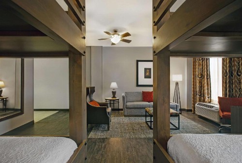 Hampton Inn and Suites Austin University Capitol - image 32
