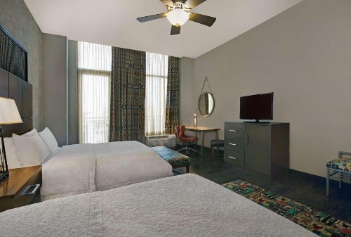Hampton Inn and Suites Austin University Capitol - image 33
