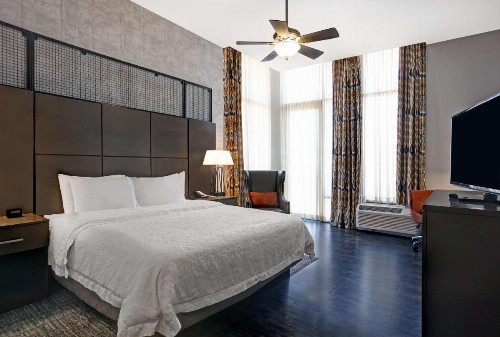 Hampton Inn and Suites Austin University Capitol - image 43