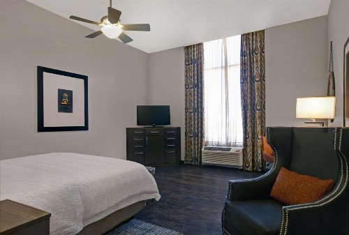 Hampton Inn and Suites Austin University Capitol - image 46