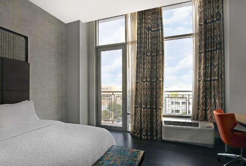 Hampton Inn and Suites Austin University Capitol - image 49
