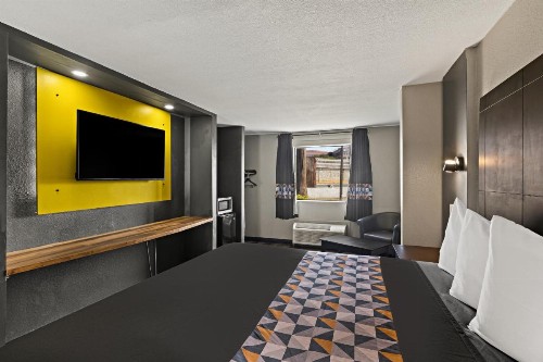 Rodeway Inn and Suites Austin - image 3