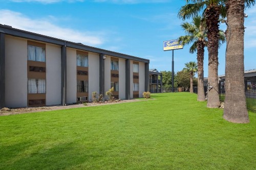 Rodeway Inn and Suites Austin - image 5