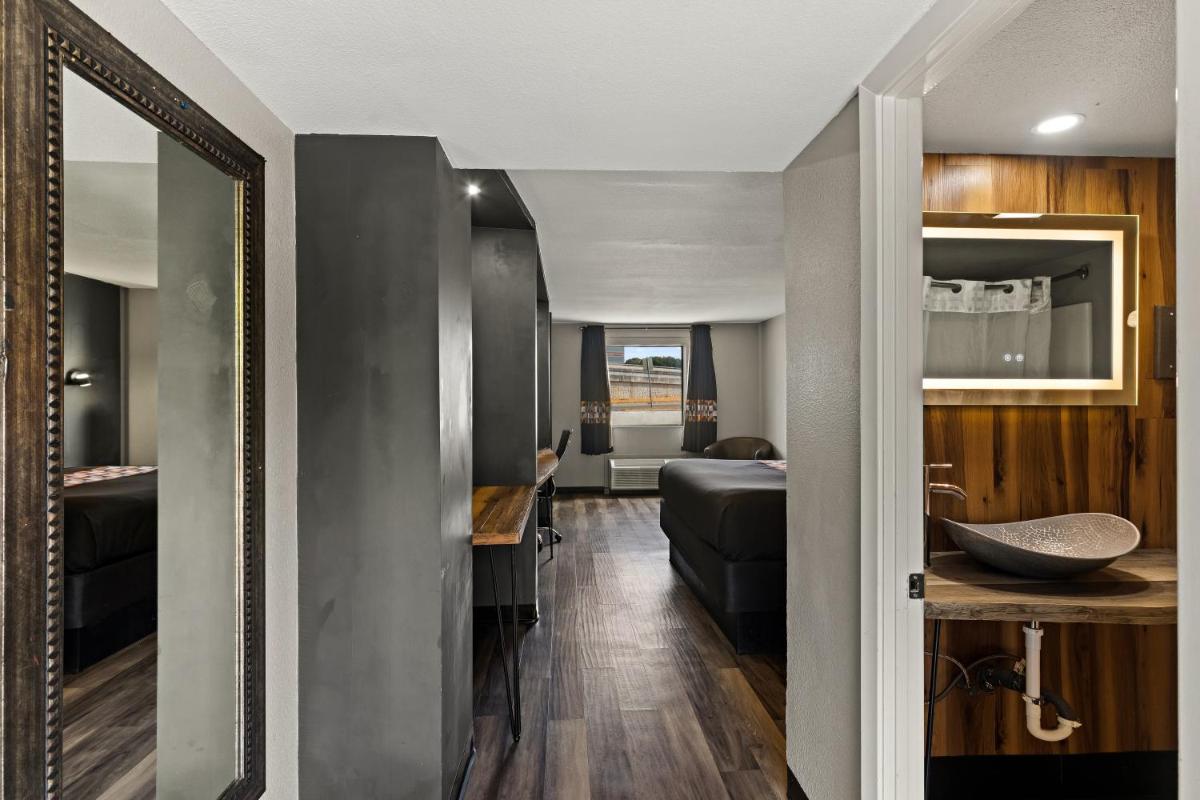 Rodeway Inn and Suites Austin - image 6