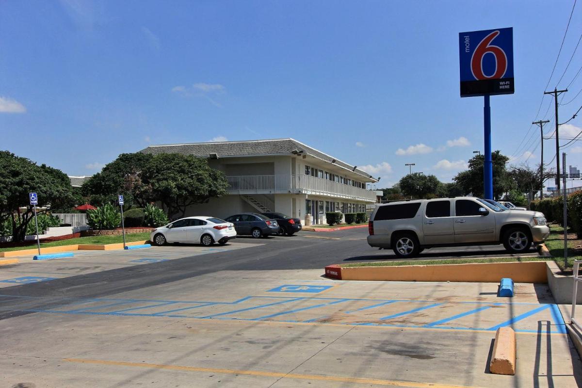 Motel 6-Austin TX - North - image 2