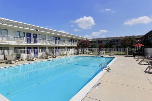 Motel 6-Austin TX - North - image 9