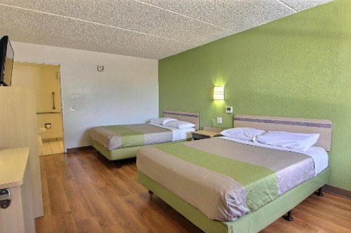 Motel 6 Austin TX - Central Downtown UT - image 10
